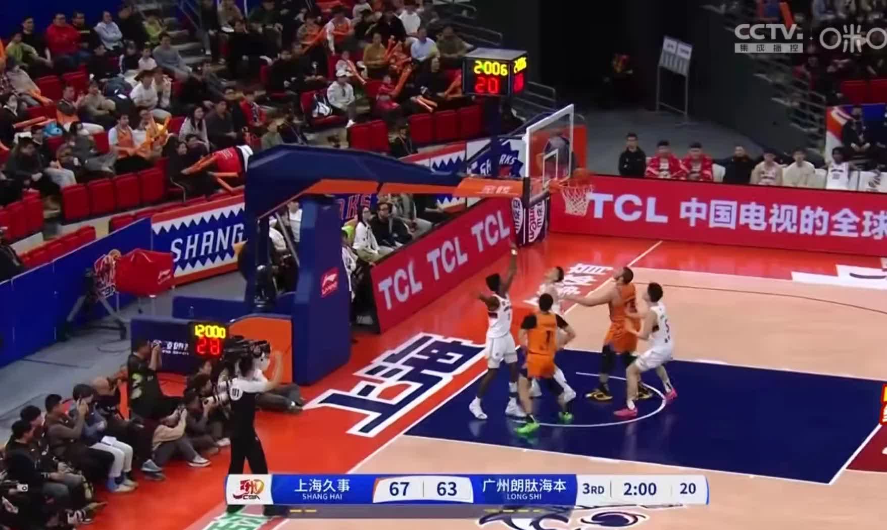 包含大联赛主场观众冲进球场，安保难以控制的词条